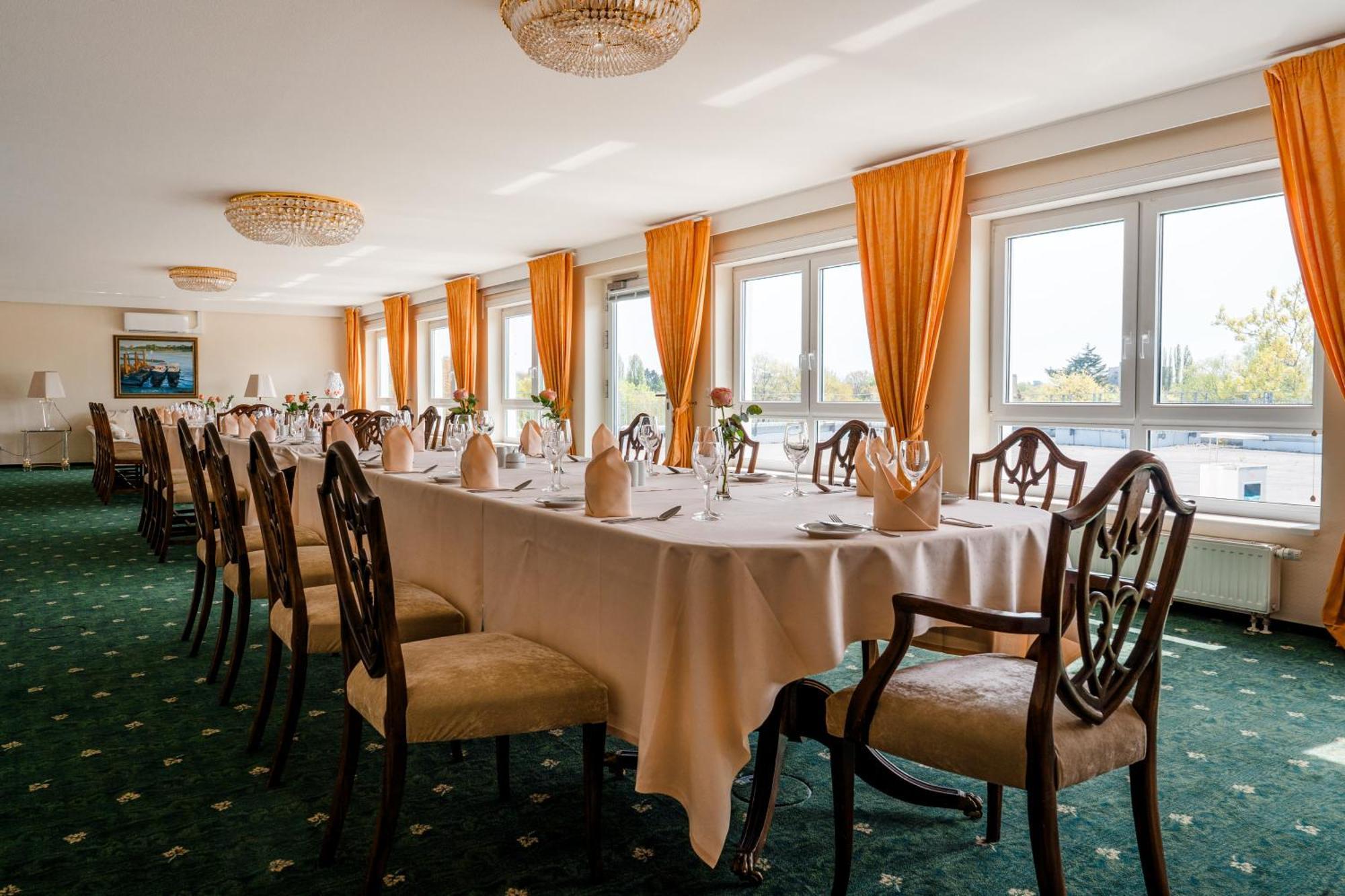 Newlivinghome Residenzhotel 4*