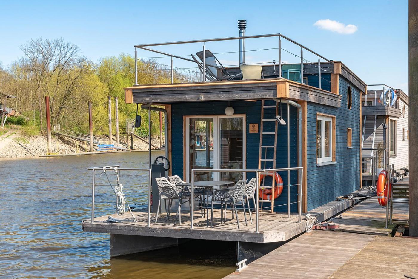 Botel Tolles Tiny-hausboot Marianne Mit Dachterrasse