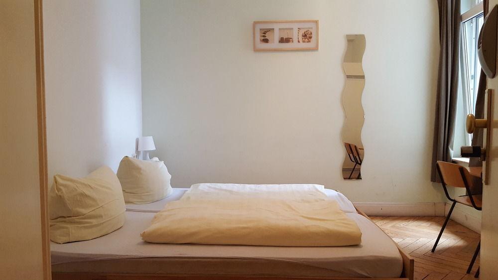 Buch-ein-bett Hostel *