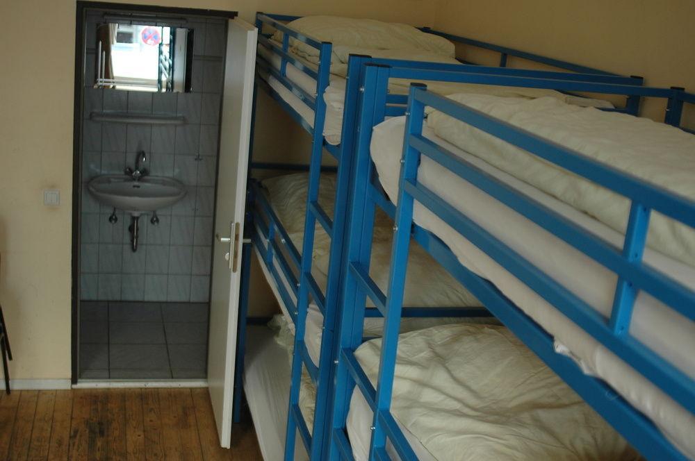 Buch-ein-bett Hostel *