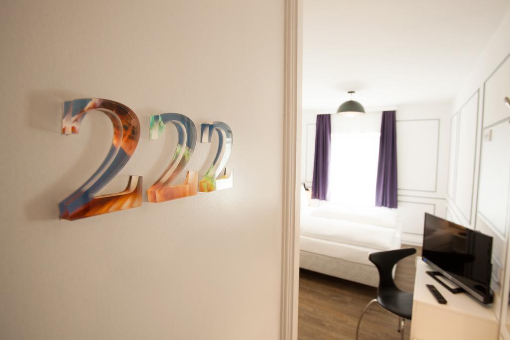 Boutique 056
