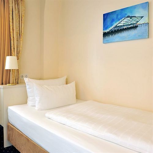 Fuerst Bismarck Hotel 3*