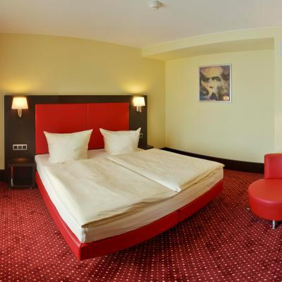 Western Plaza 4*