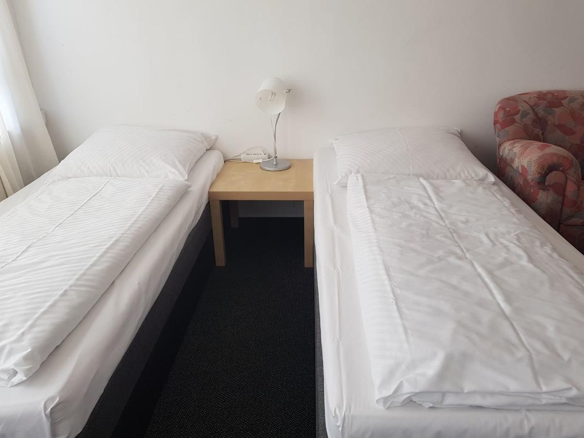 Wandsbek Hotel *