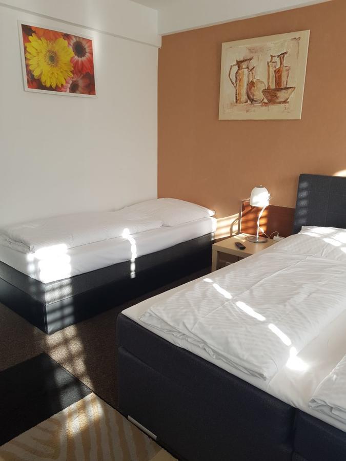 Wandsbek Hotel *