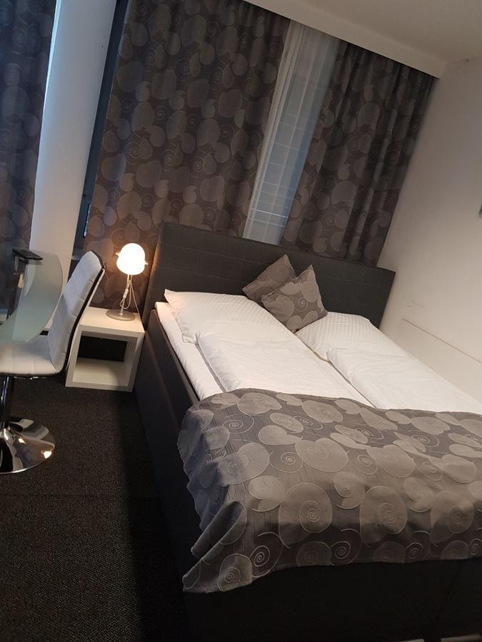 Wandsbek Hotel *