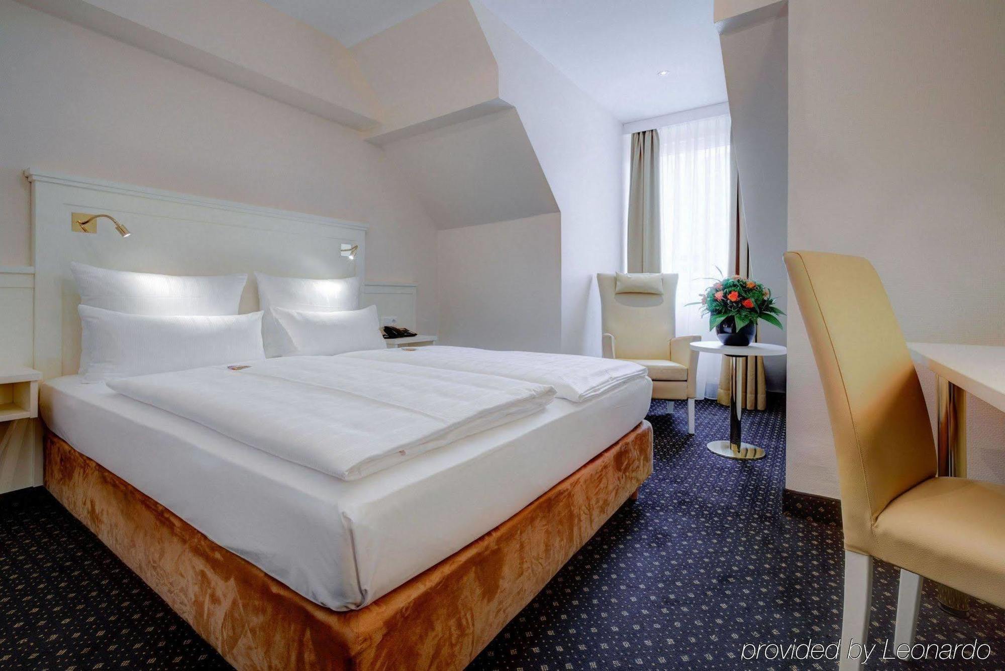 Fuerst Bismarck Hotel 3*