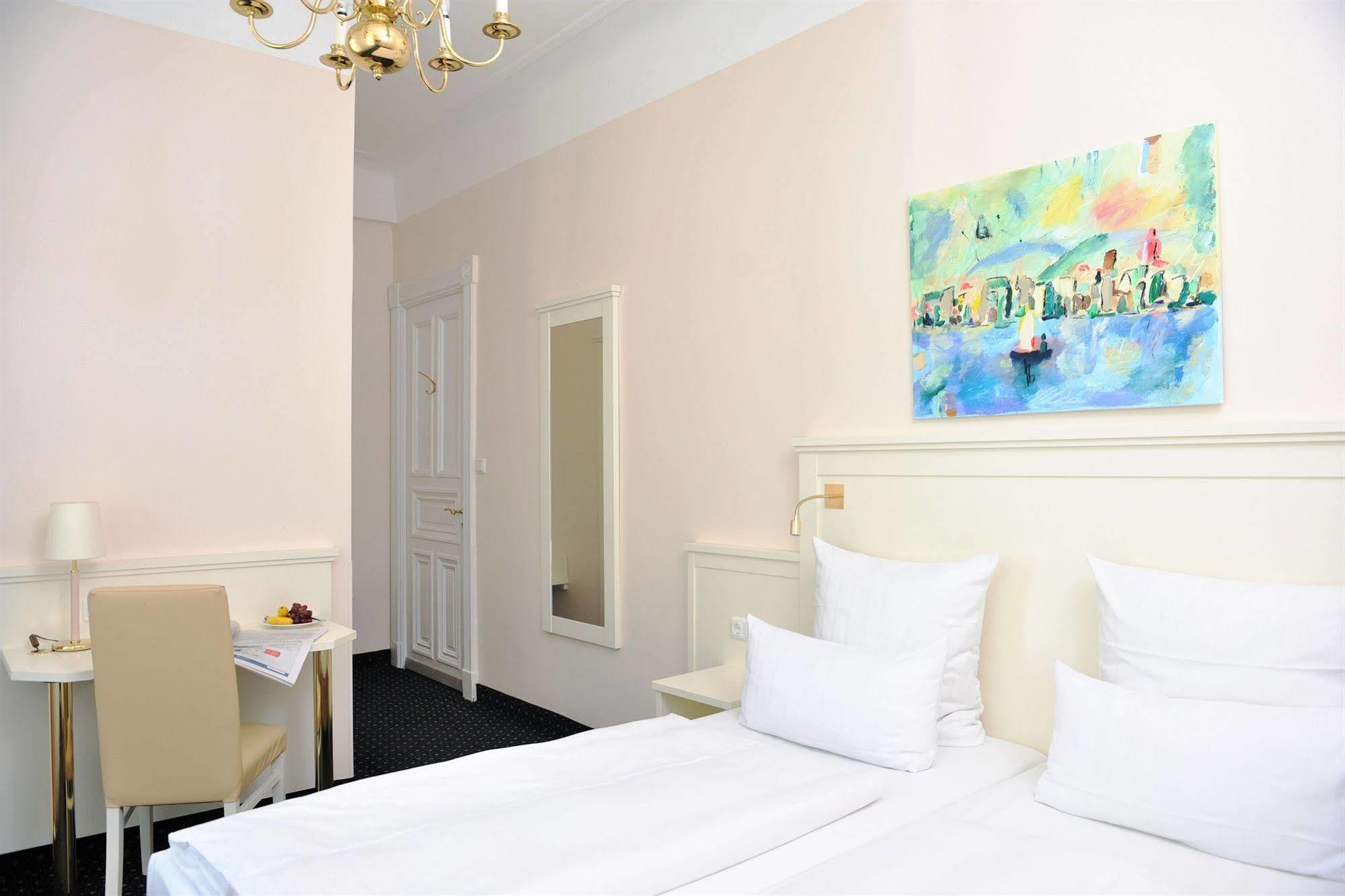 Fuerst Bismarck Hotel 3*