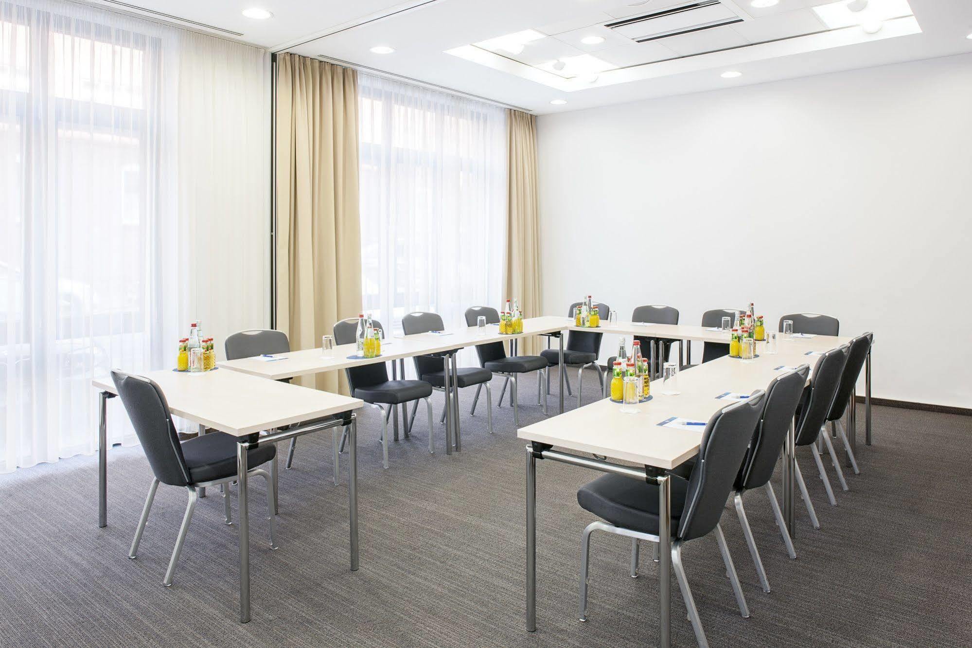 Nh Altona Hotel 4*