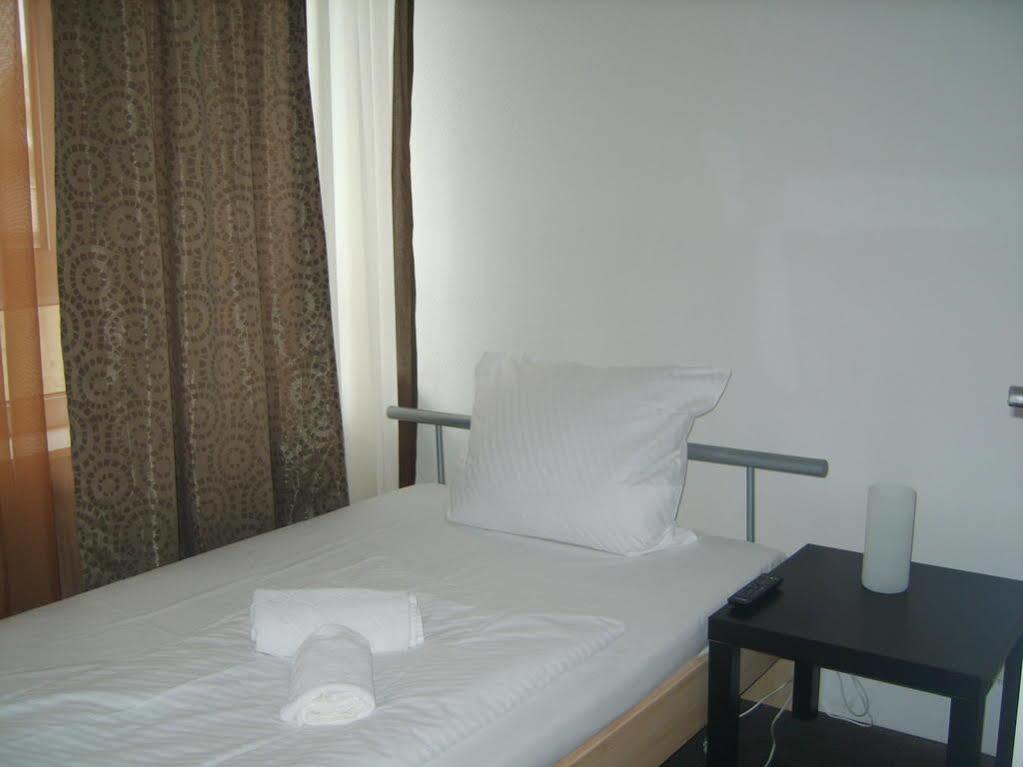 Wandsbek Hotel *