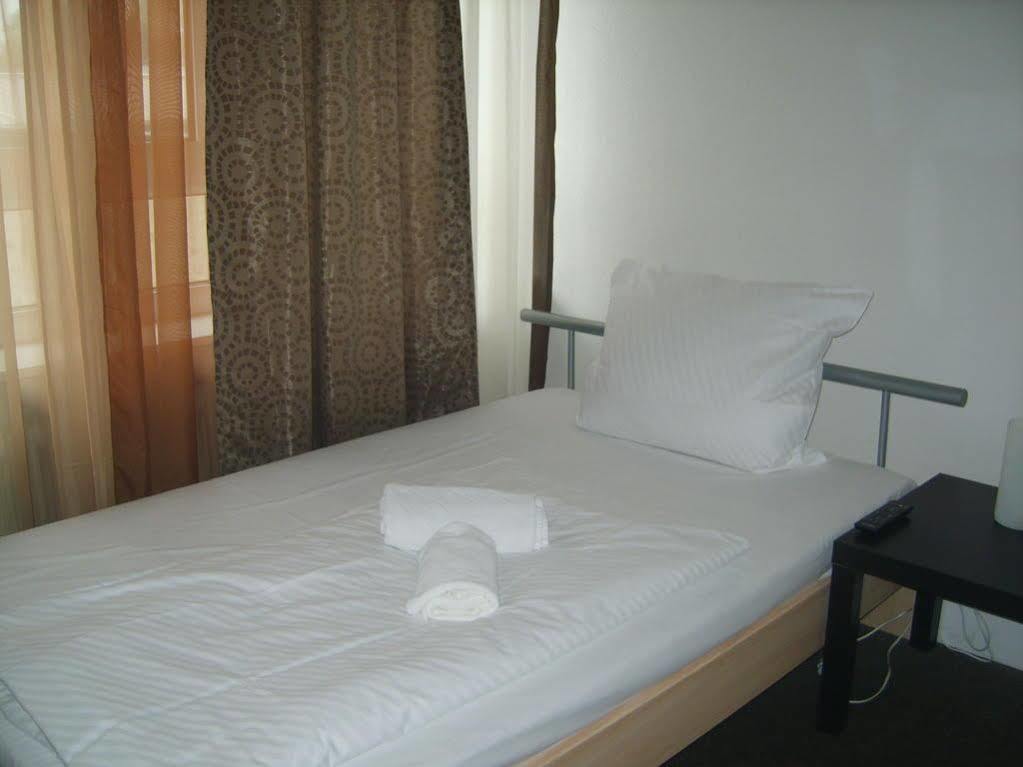 Wandsbek Hotel *