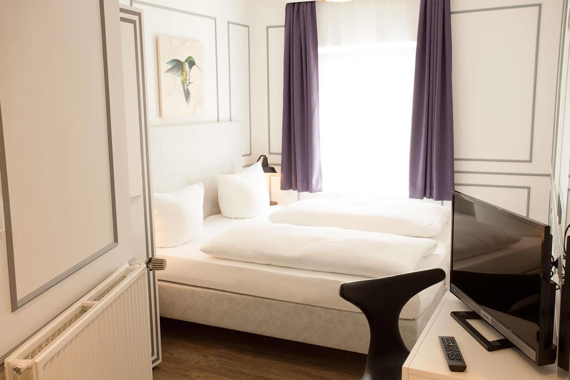 Phoenix By Centro Basic Apartment *