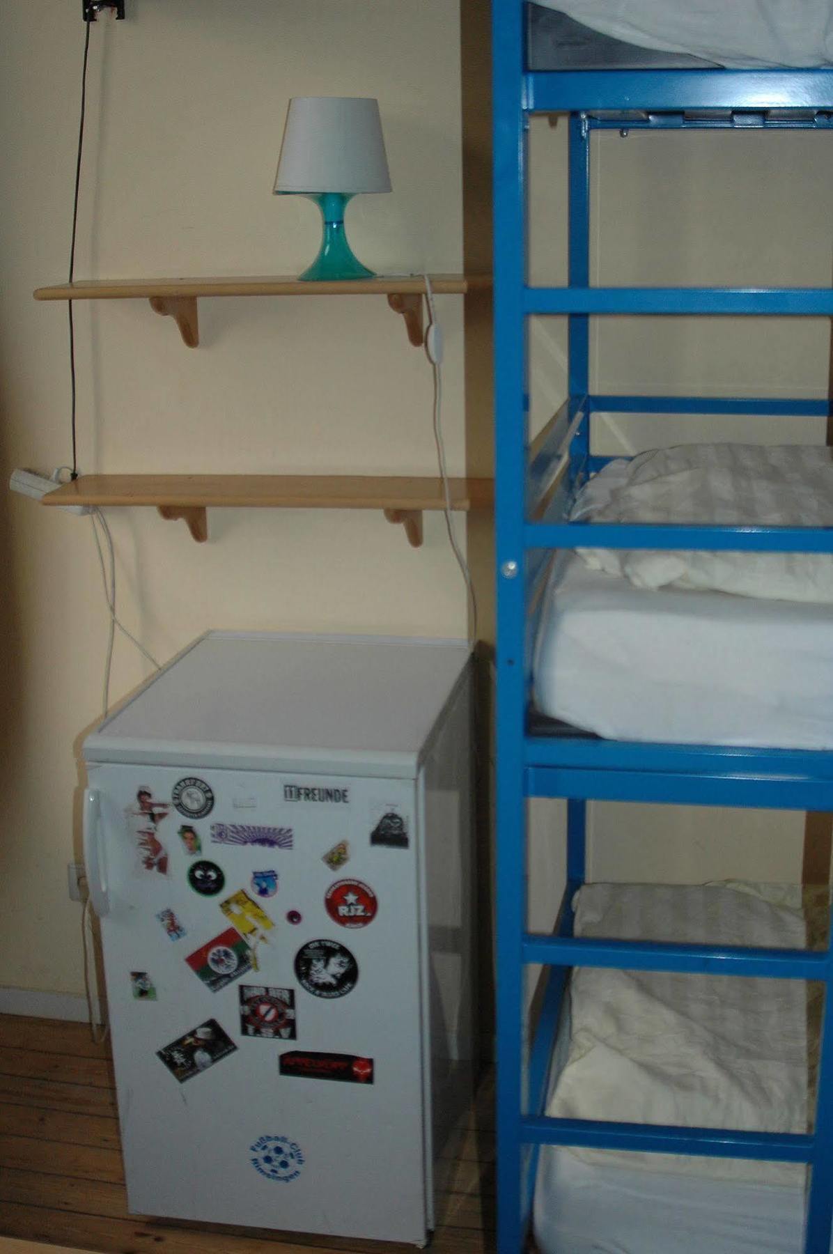 Buch-ein-bett Hostel *