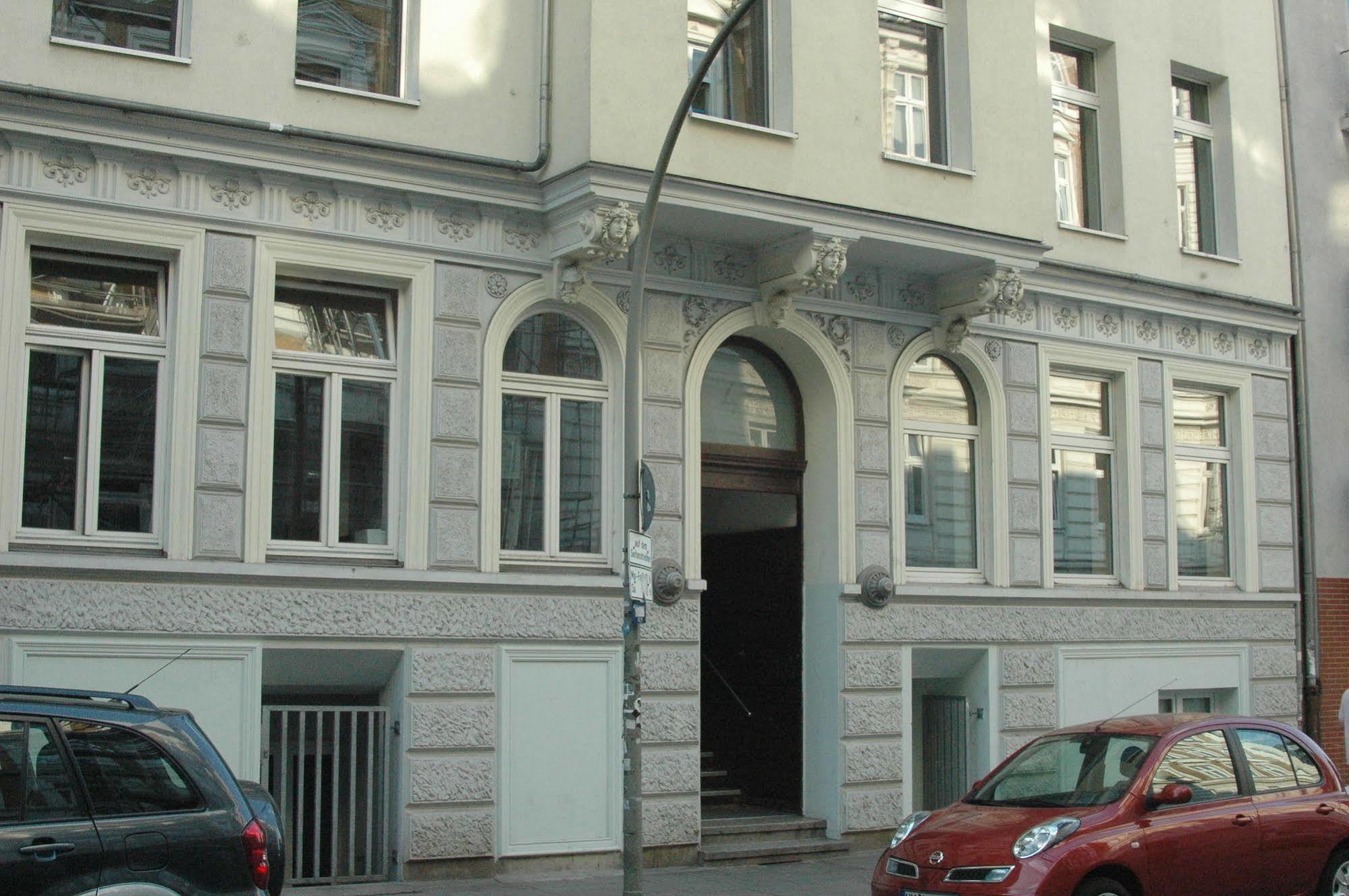 Buch-ein-bett Hostel *