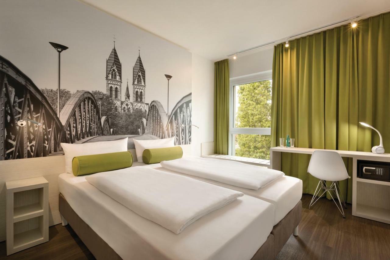 Hotel Super 8 By Wyndham Mitte 3*