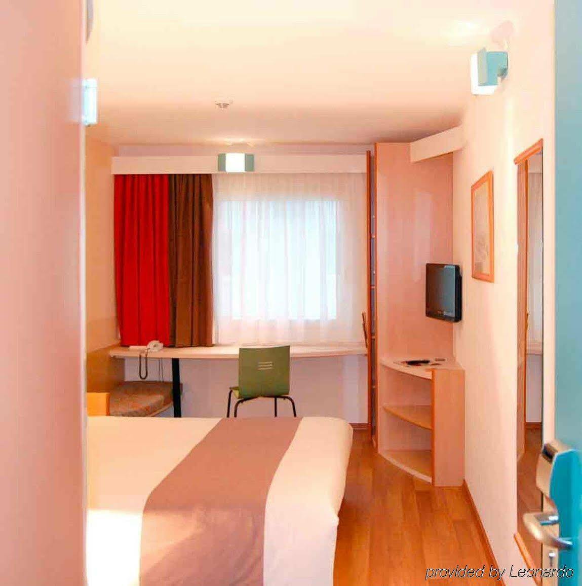 Ibis Airport Hotel 3*