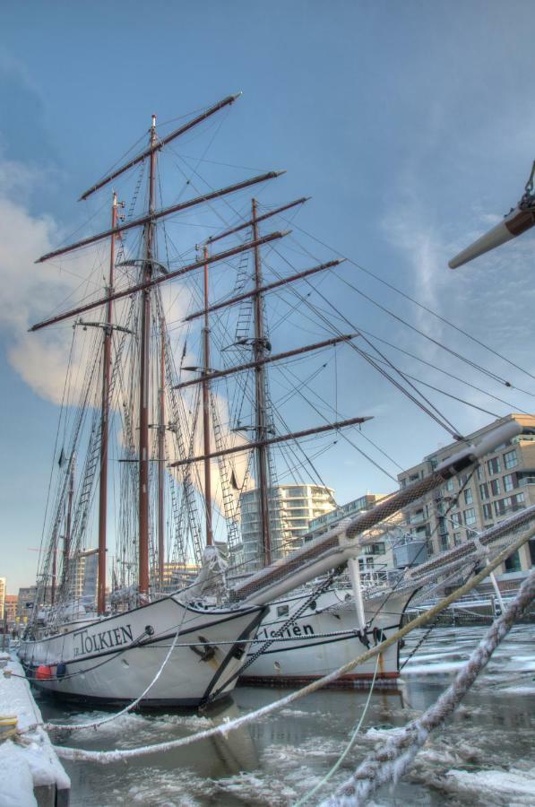 Segelschiff J.r. Tolkien Hamburg