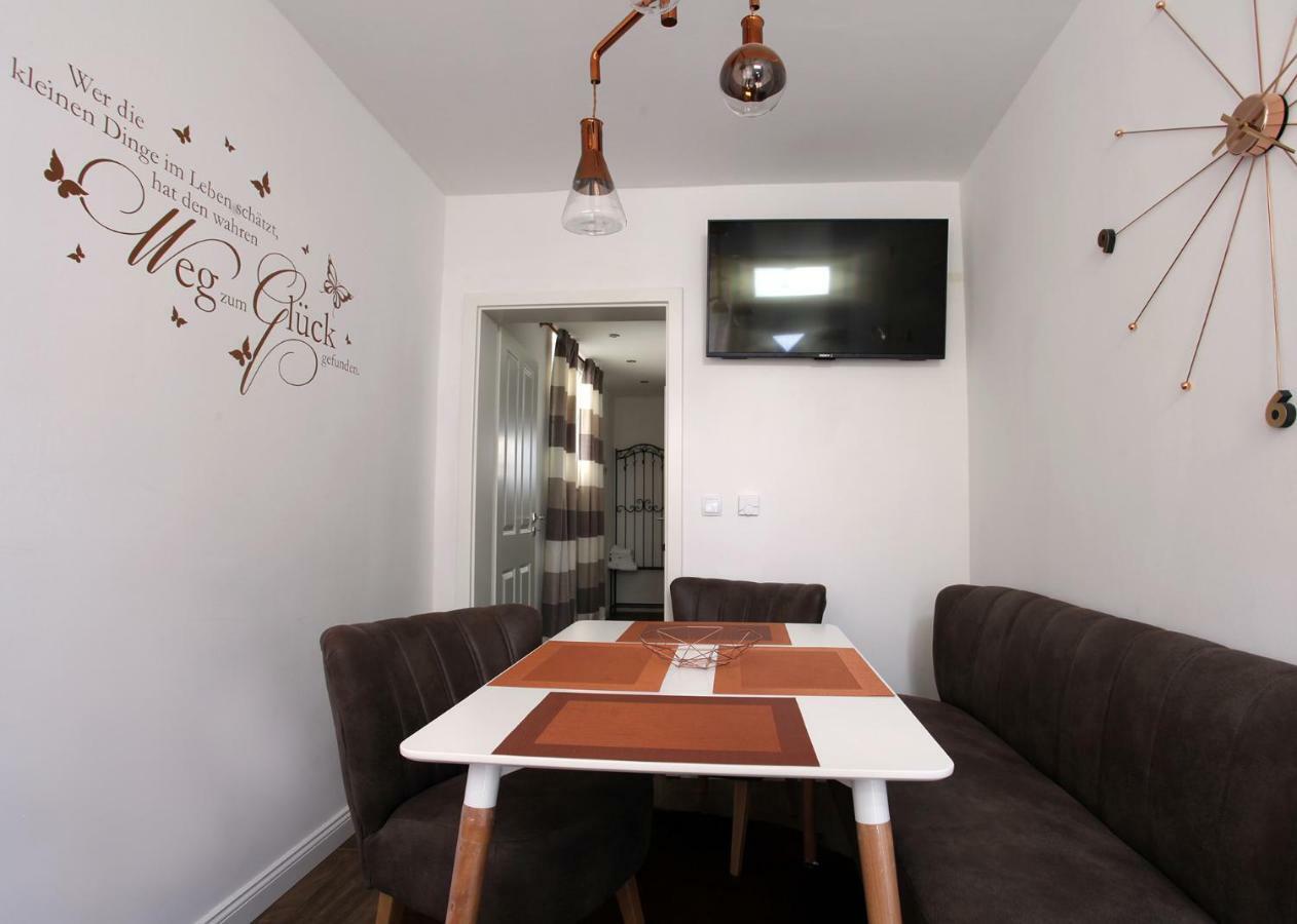 Ellena`s Am Uke Apartment Hamburg