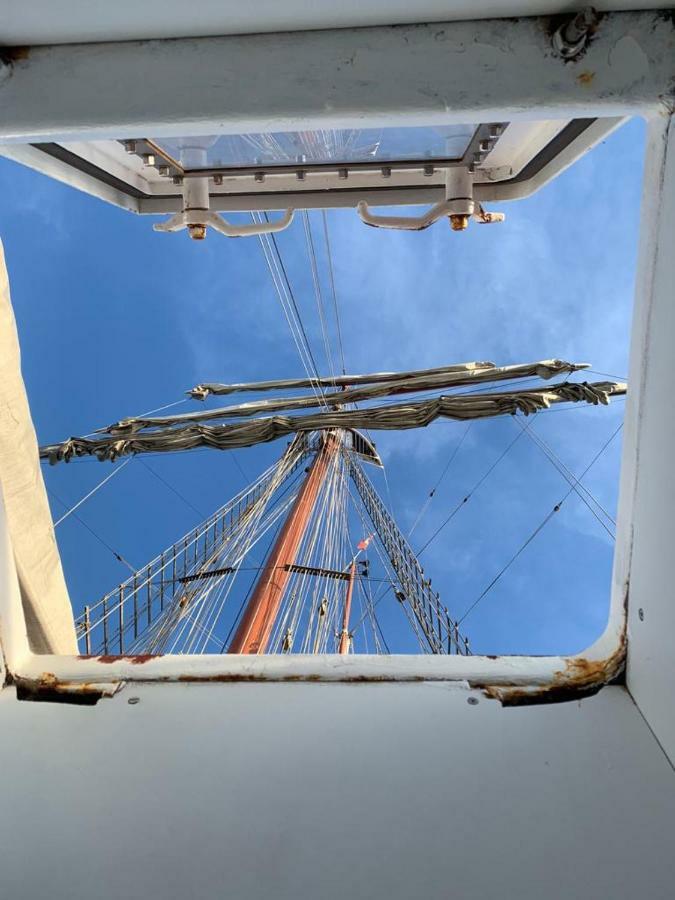 Segelschiff J.r. Tolkien Botel Hamburg