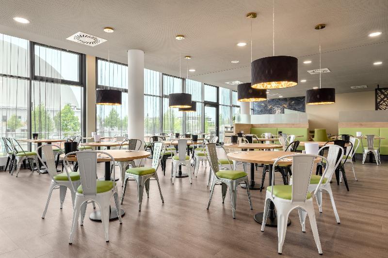 Super 8 By Wyndham Mitte 3*