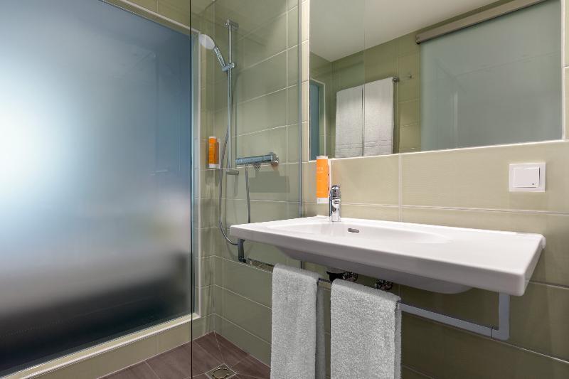 Hotel Super 8 By Wyndham Mitte
