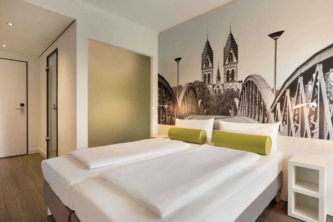 Super 8 By Wyndham Mitte 3*