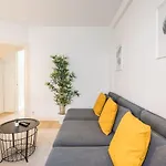 Schickes Zwei Zimmer Apartment Kostenl Parkm Auf Der Strasse