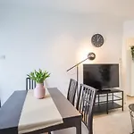 Schickes Zwei Zimmer Apartment Kostenl Parkm Auf Der Strasse