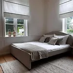 Privates Zimmer In Villa Mit Blick Auf Die Elbe