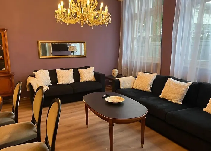 Ferienwohnung Alte Schule 22 Am Saseler Markt 2 Schlafzimmer & Baeder Hochwertig