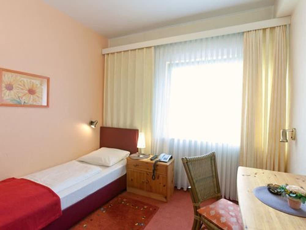 Imperial 3*