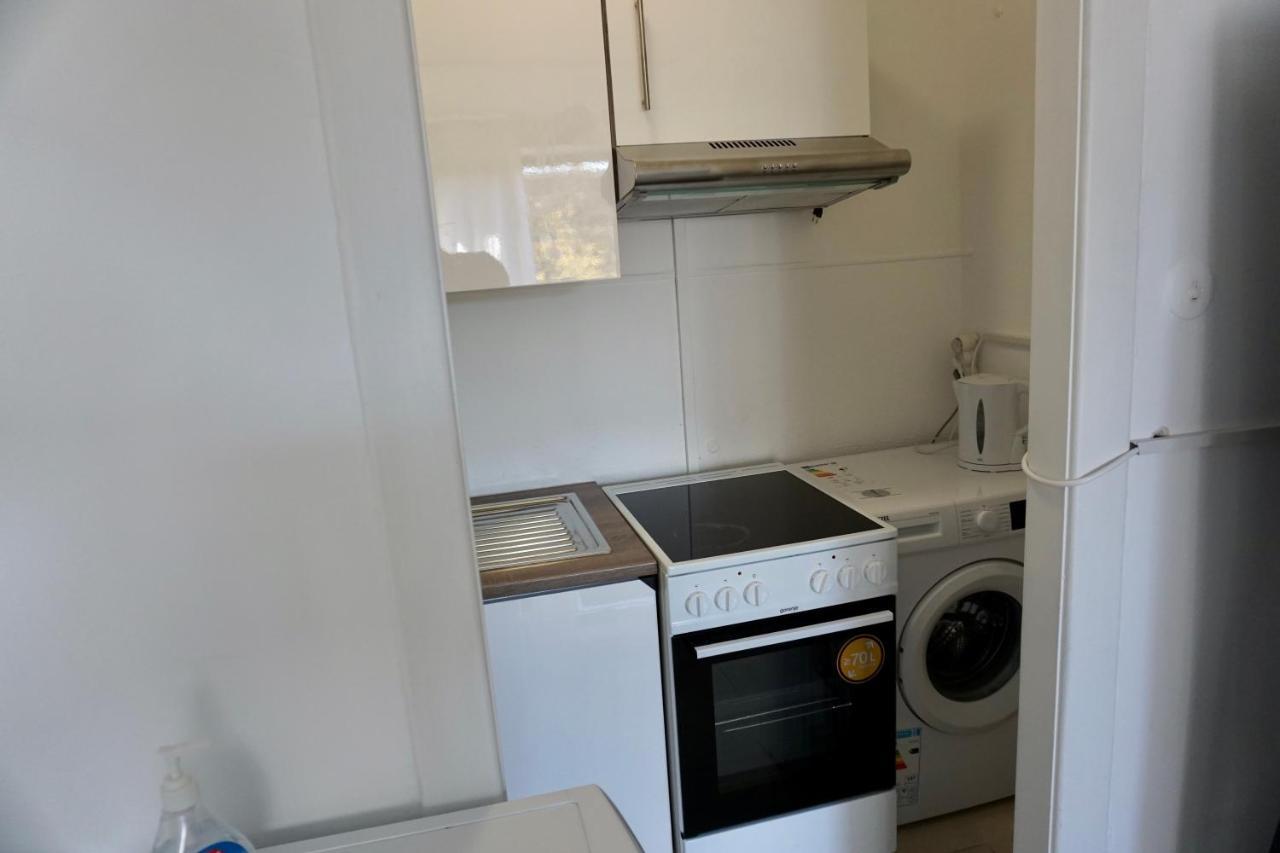 Apartment Alster - Saniertes Und Mobliertes Mit Bad Und Kuche