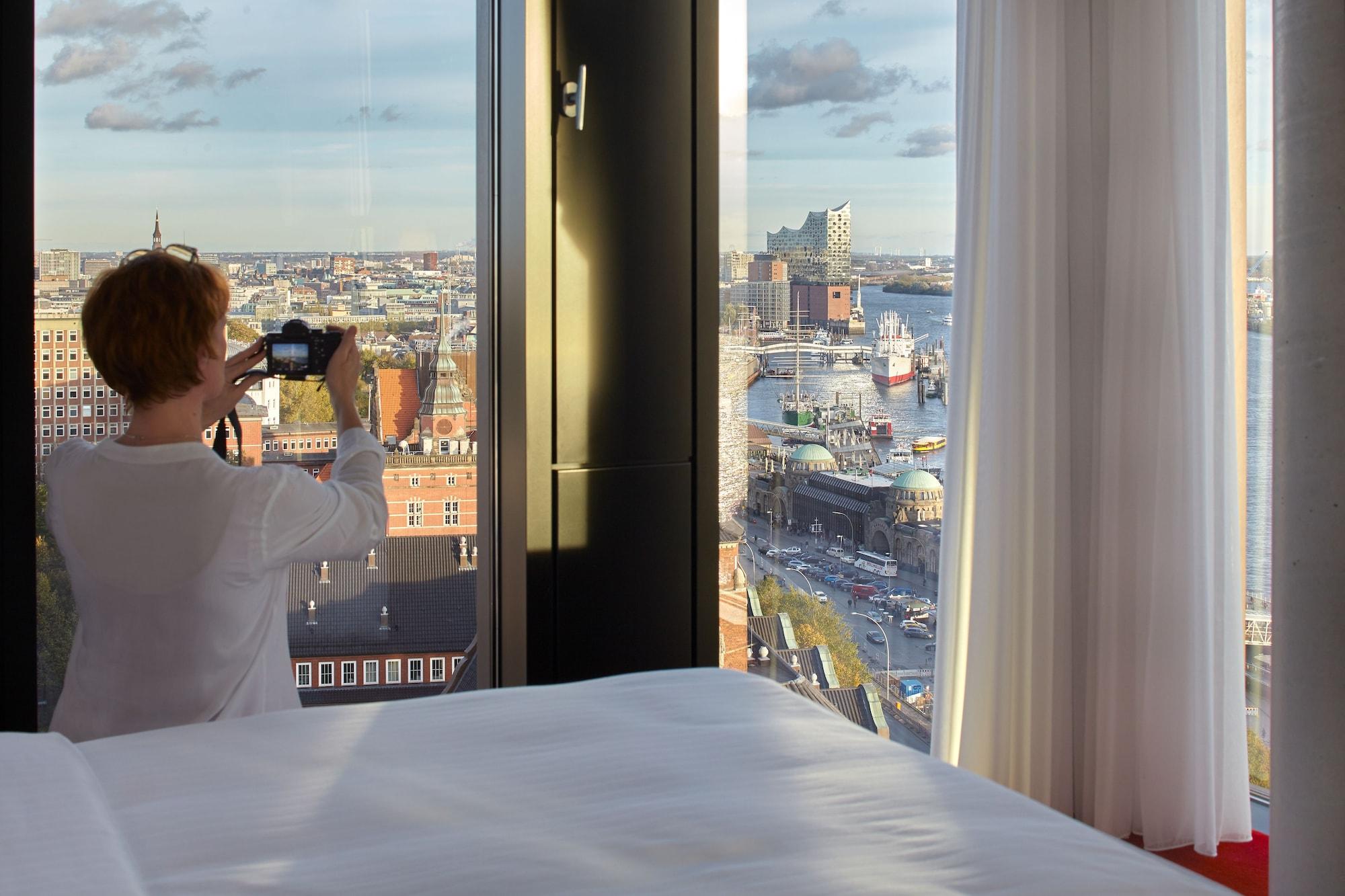 Empire Riverside 4*