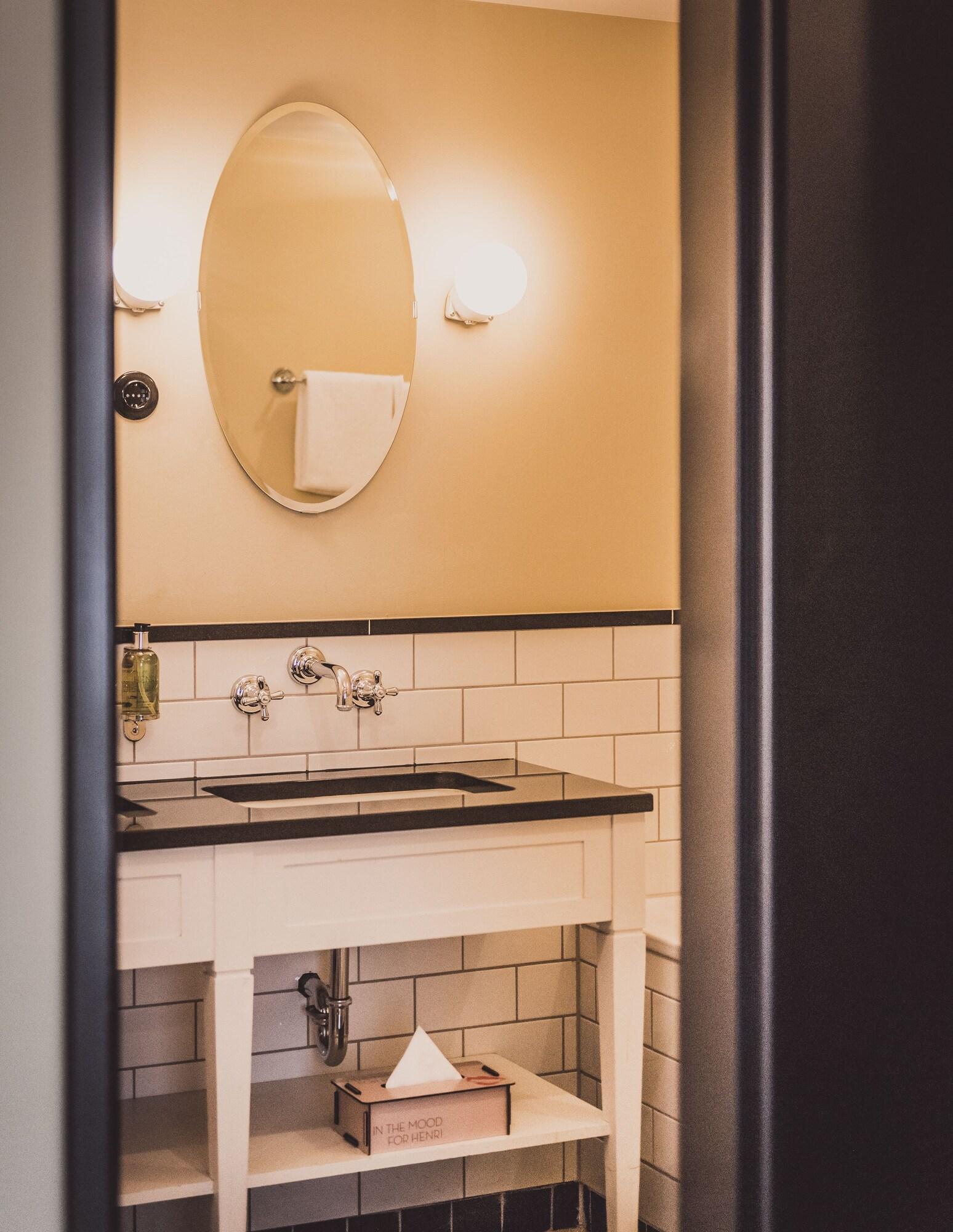 Hotel Henri Downtown 4*
