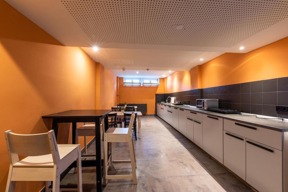 Hotel A&o 2*