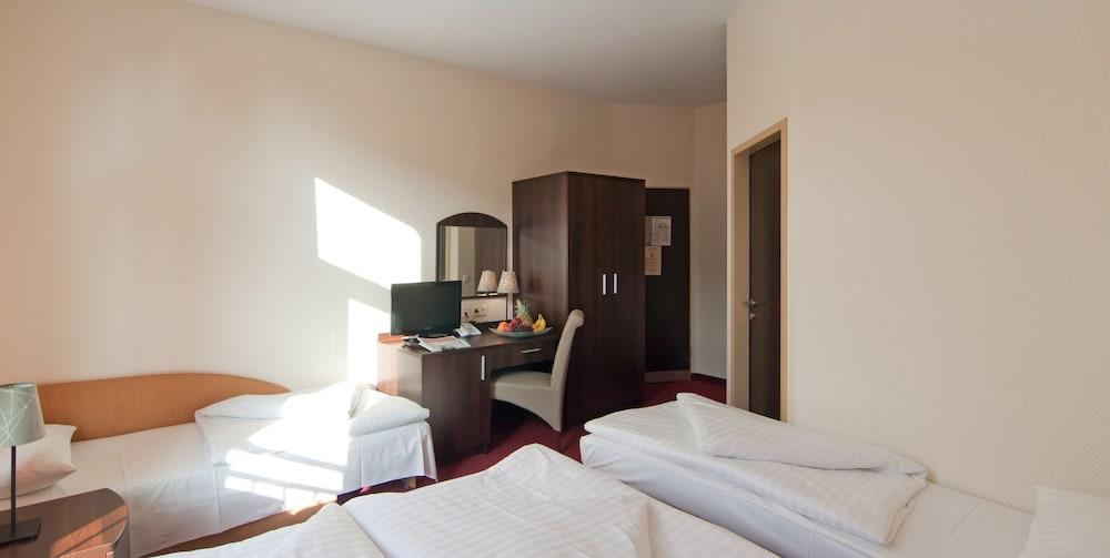 Hotel Novum Eleazar Center 4*