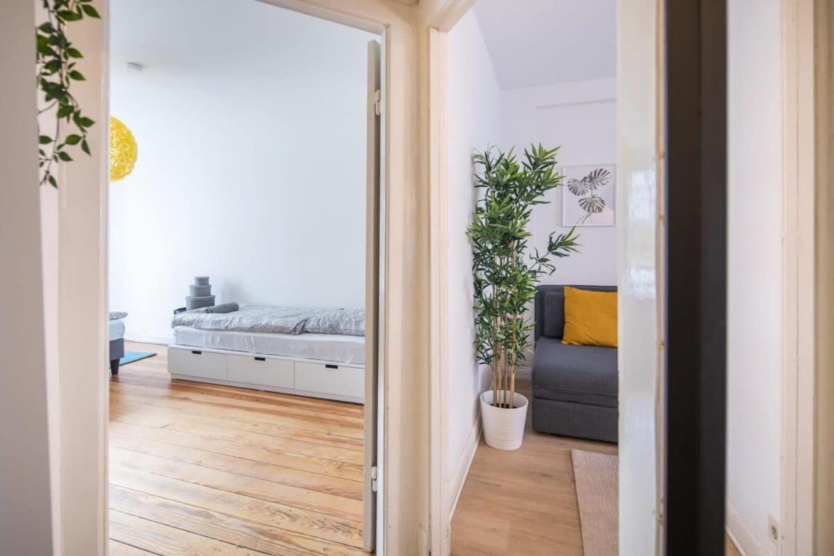 Schickes Zwei Kostenl Parkm Auf Der Strasse Apartment