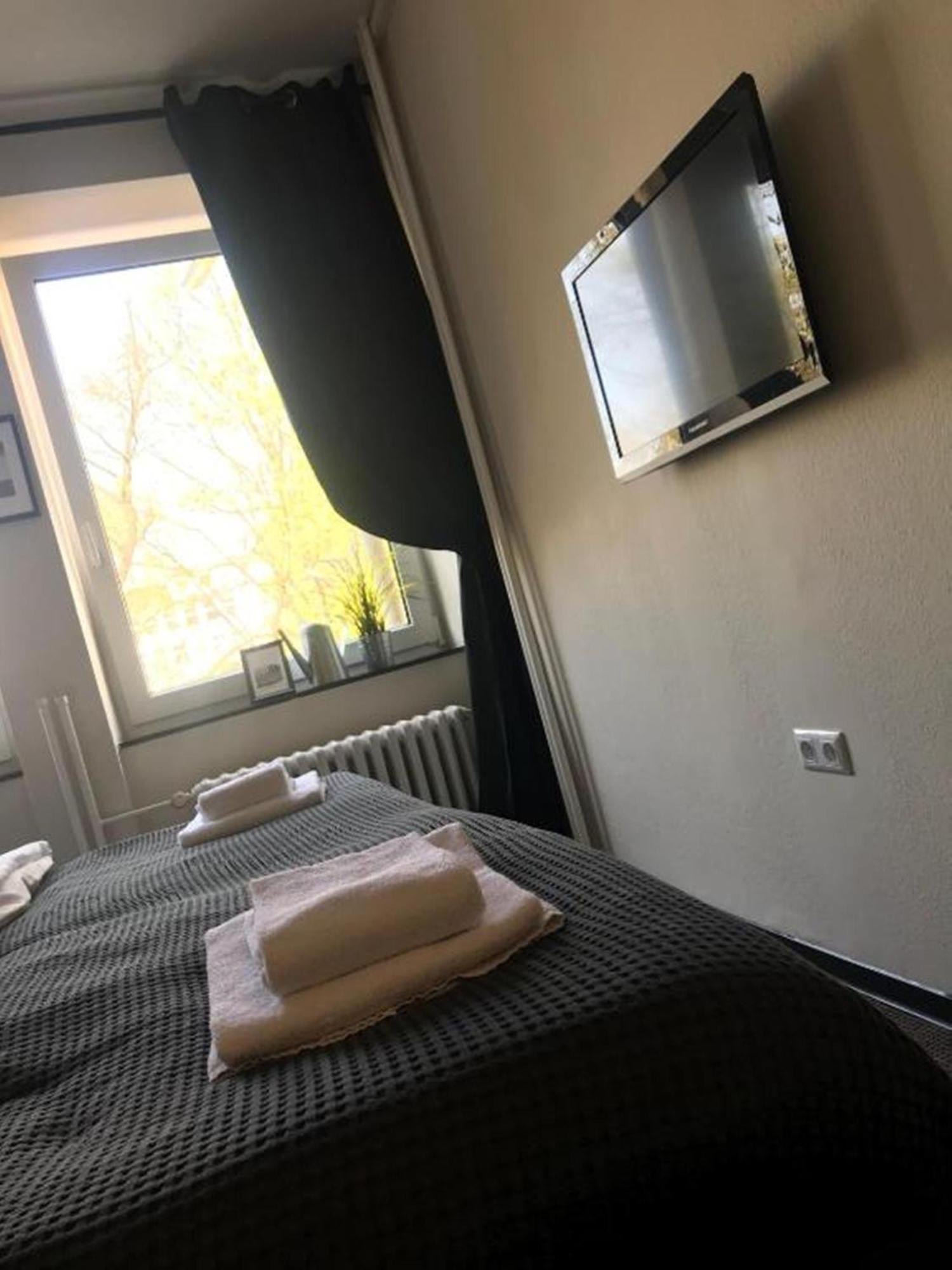 Hamburg Room 2*