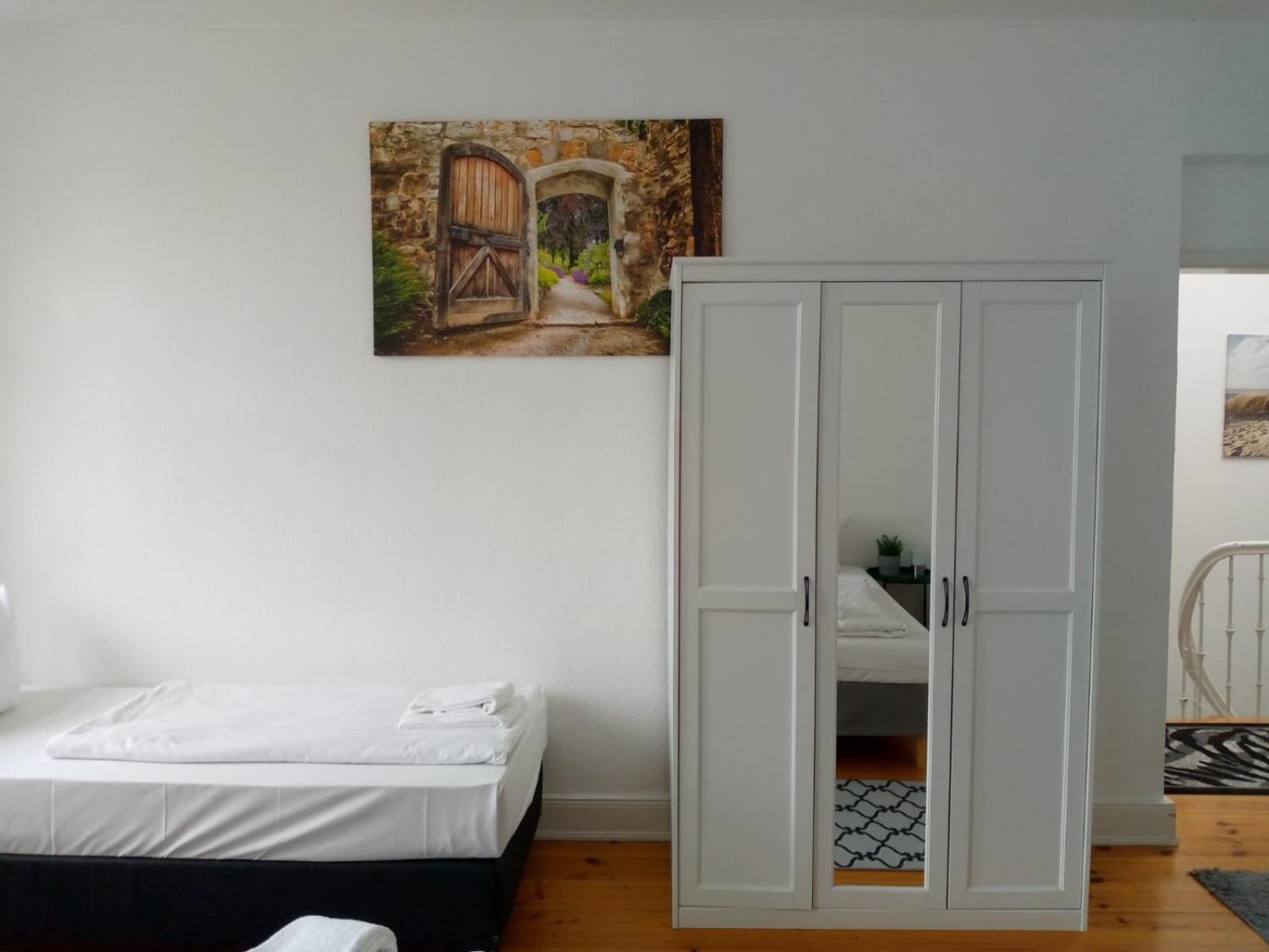 Apartment Center 8 *