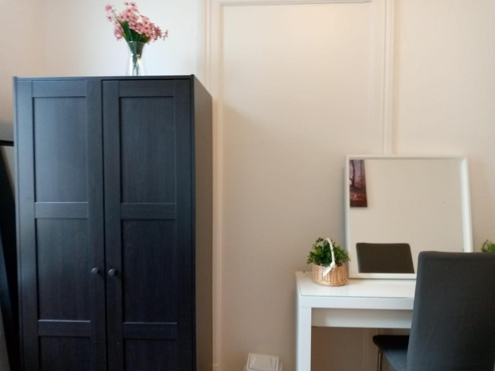 Apartment Center 8 *