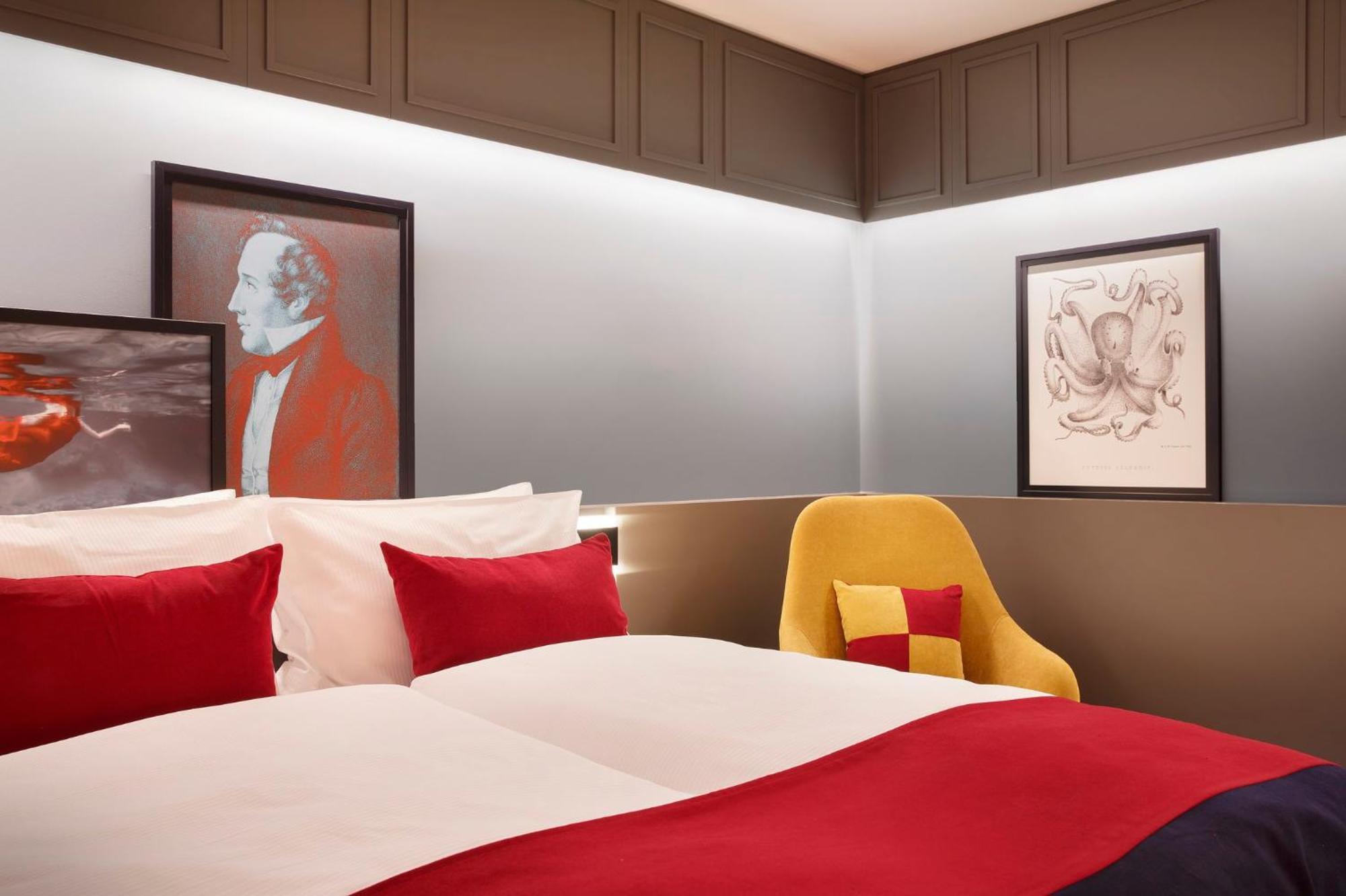 Hotel - - Hafencity By Ihg 4*