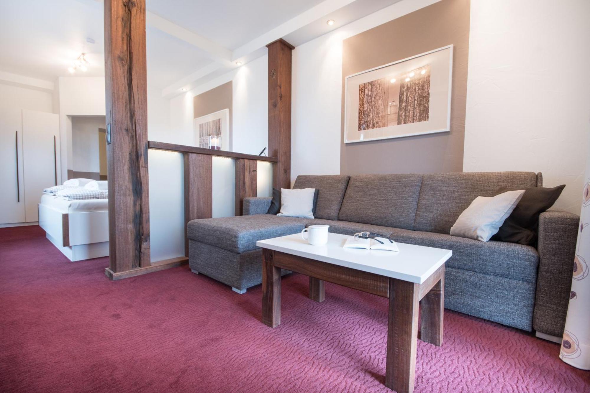 Hotel Nige Hus 4*