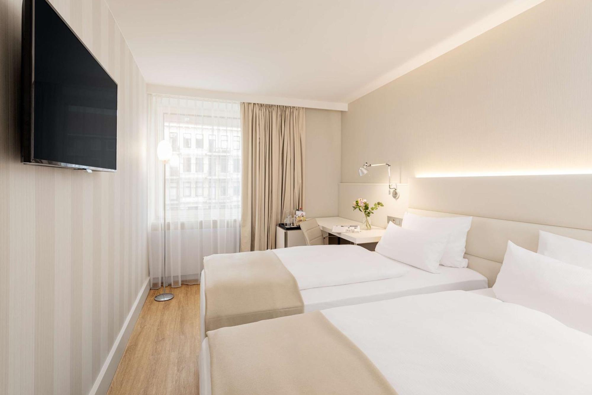 Hotel Nh Mitte 4*