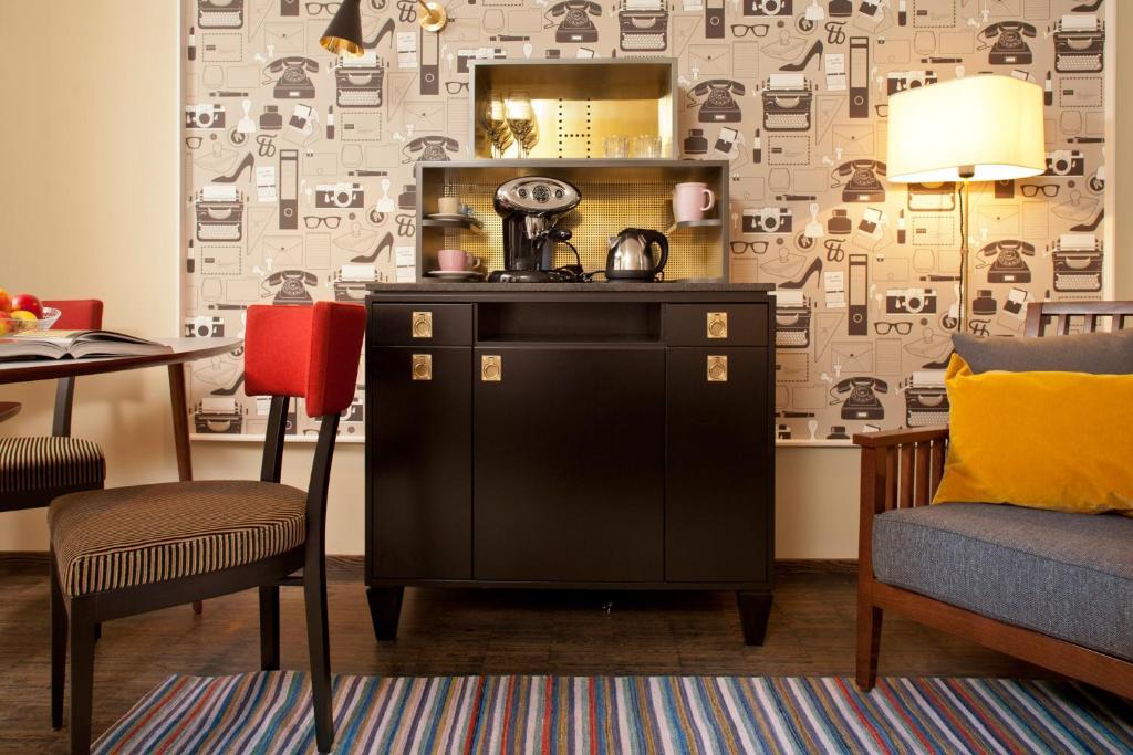Henri Downtown 4*
