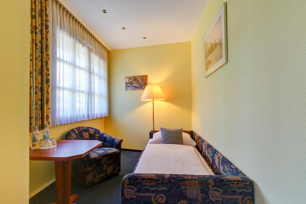 Hotel Elbinsel Free Parking 3*