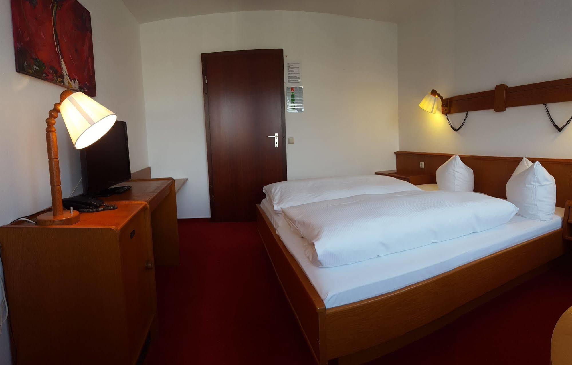 Rahlstedter Hof Hotel 2*