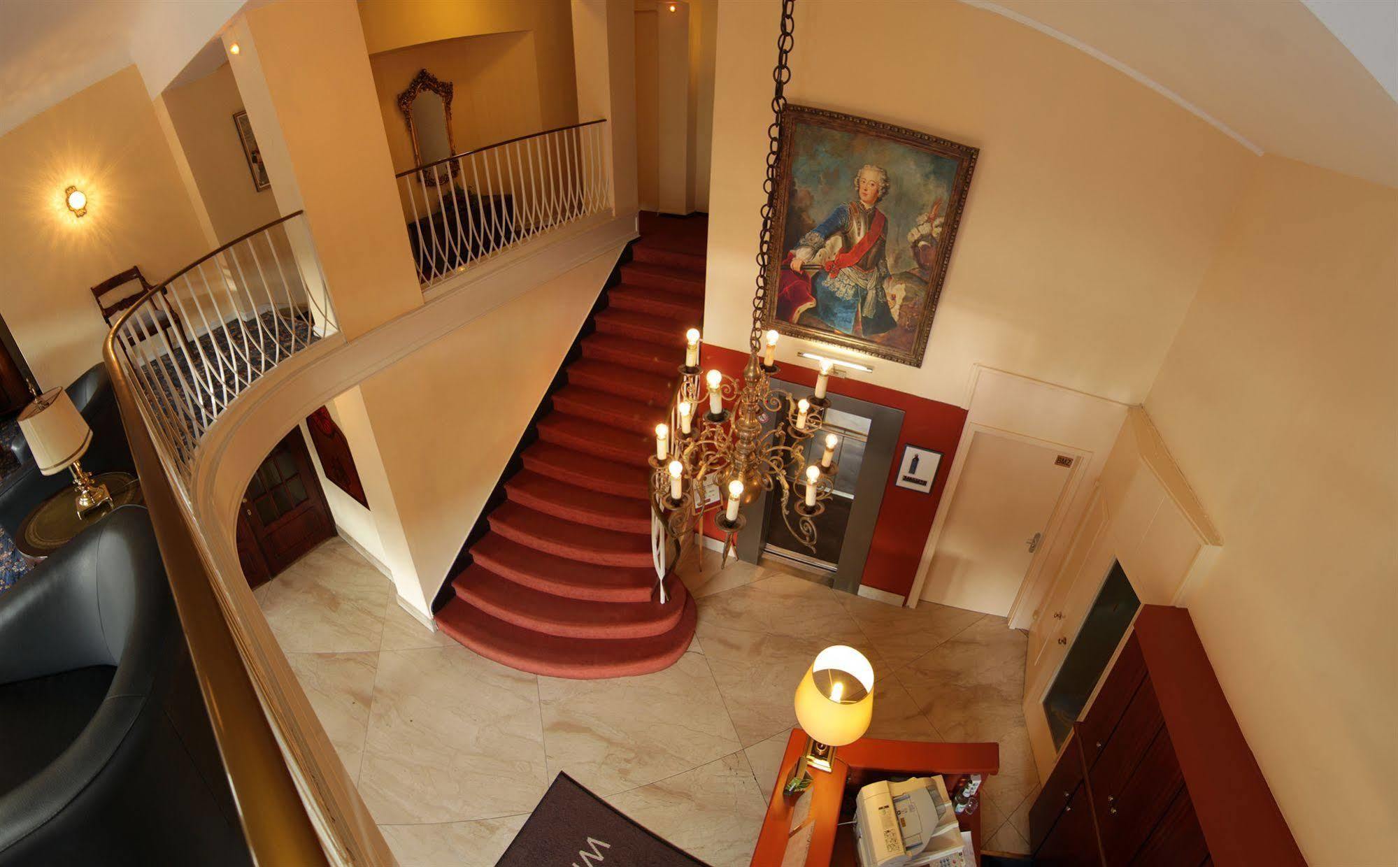Hotel Kronprinz Hauptbahnhof 3*