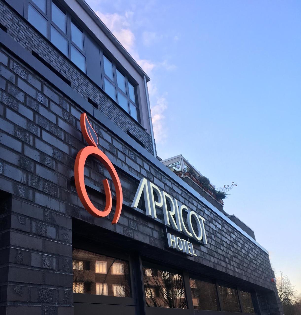 Apricot 3*