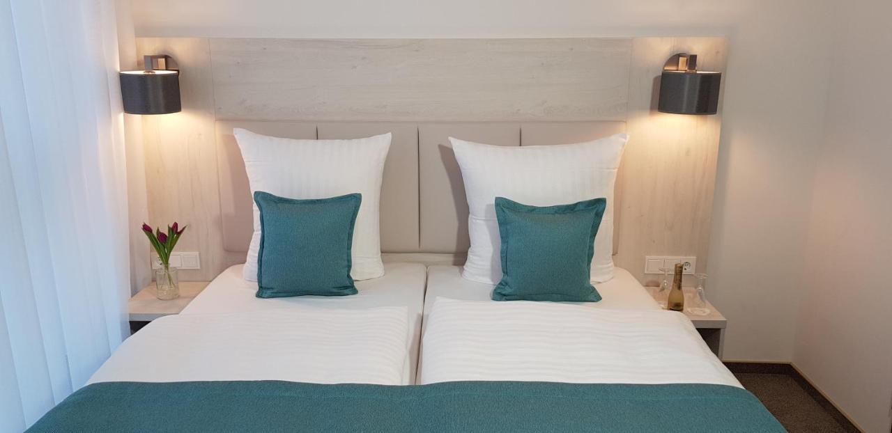 Apricot Hotel
