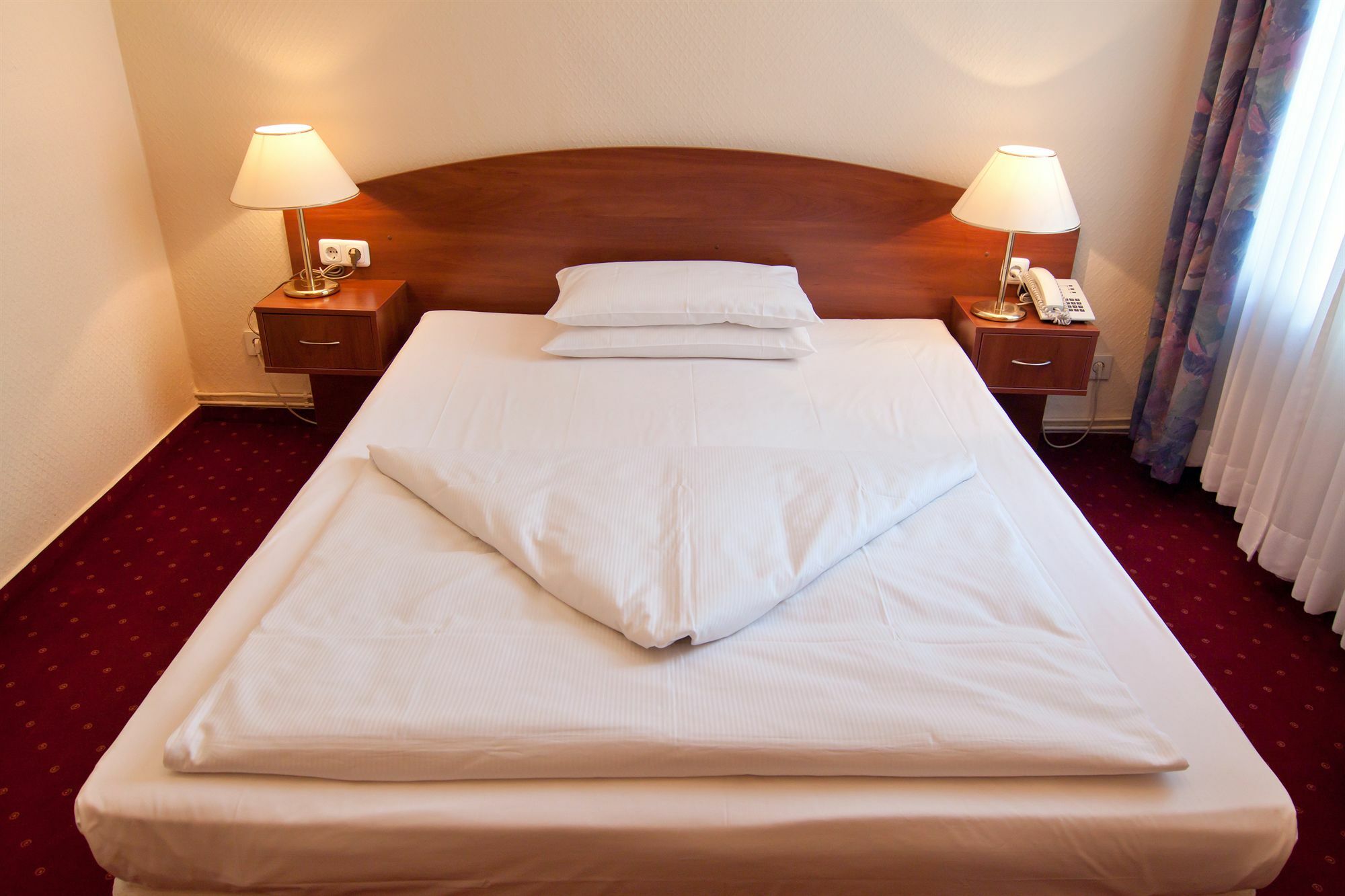 Hotel Kronprinz Hauptbahnhof 3*